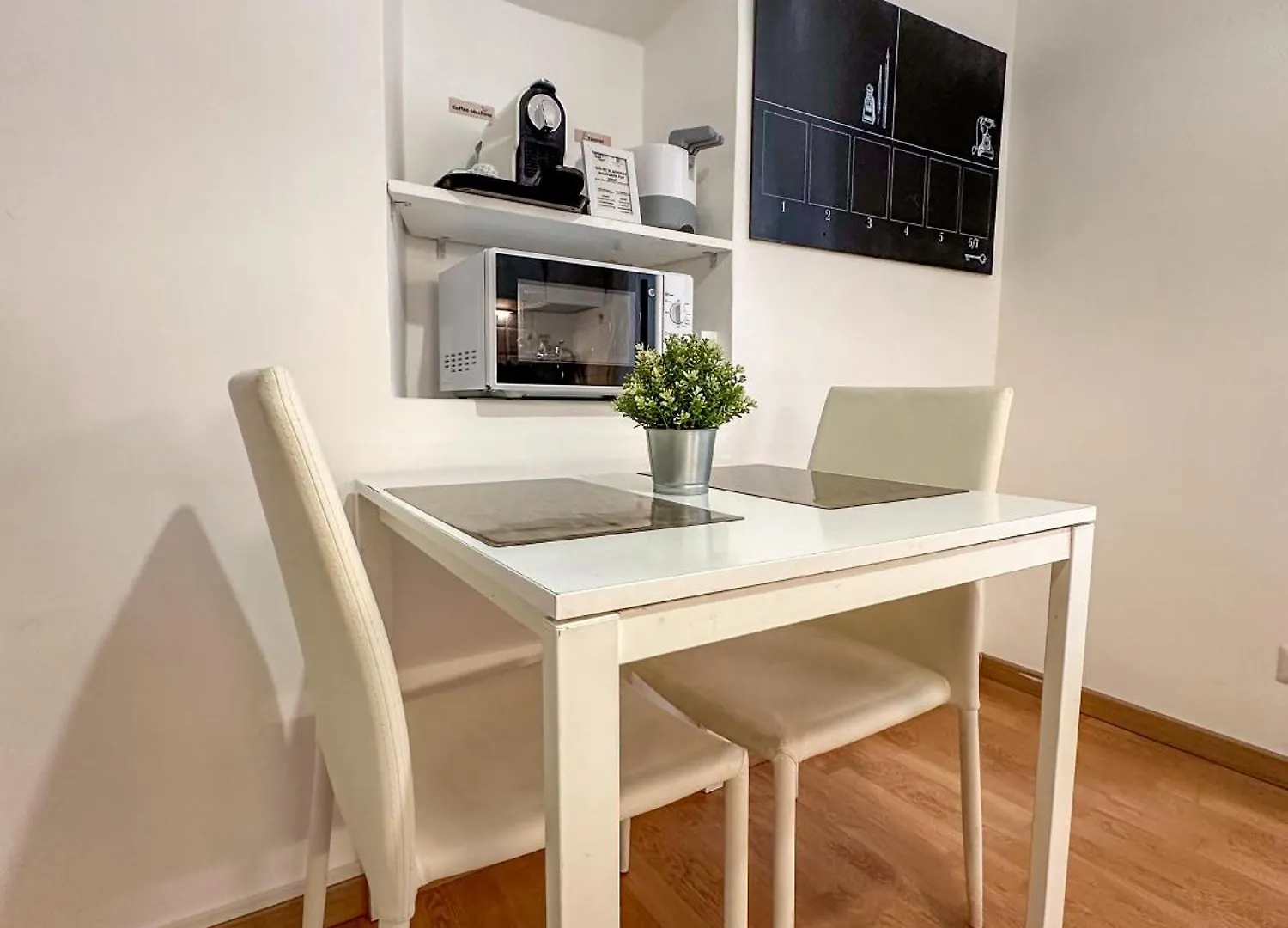 Apartment By The Colosseum - White Chic Flats ローマ